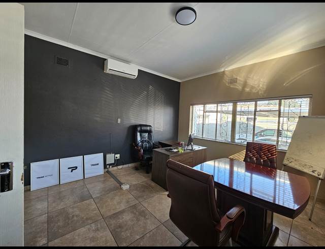 M² OFFICE TO LET IN CAPITAL PARK