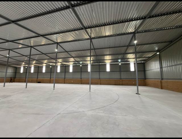 800M² WAREHOUSE TO LET IN TEDDERFIELD AH
