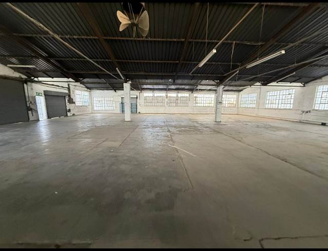 1,159M² WAREHOUSE TO LET IN INDUSTRIA