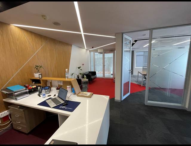 388M² OFFICE TO LET IN WATERFRONT