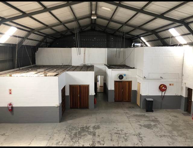 800M² WAREHOUSE TO LET IN STIKLAND INDUSTRIAL