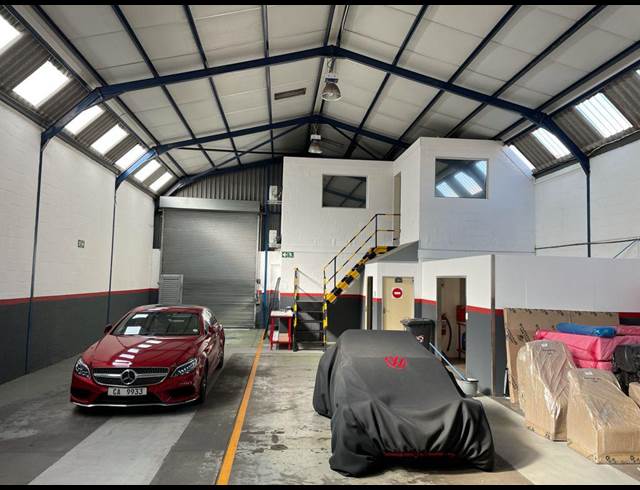 340M² WAREHOUSE RENTED IN STIKLAND INDUSTRIAL