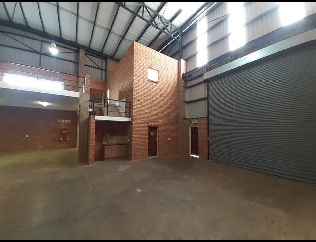 417M² WAREHOUSE TO LET IN LANSERIA