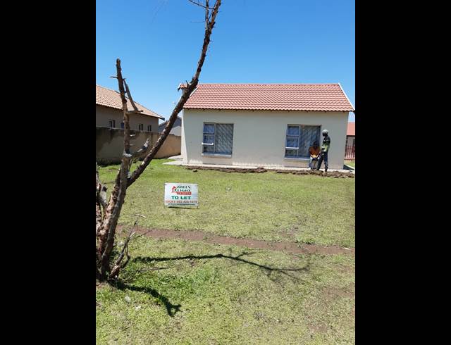 2 bed property to rent in SHARON PARK, EXT 1