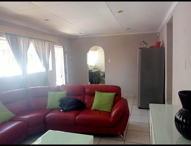 2 bed property to rent in RIDGEWAY