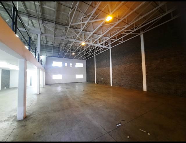 550M² WAREHOUSE TO LET IN STORMILL