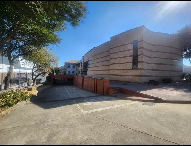 11,924M² WAREHOUSE TO LET IN HALFWAY GARDENS