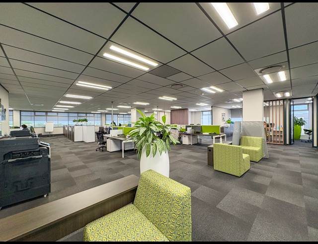 1,679M² OFFICE TO LET IN LA LUCIA RIDGE