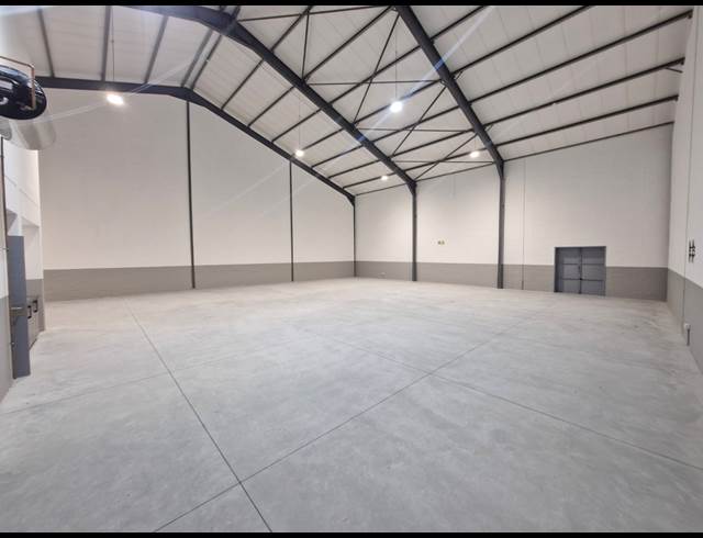 395M² WAREHOUSE TO LET IN STIKLAND INDUSTRIAL