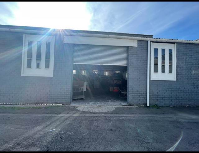 680M² WAREHOUSE TO LET IN TRIANGLE FARM