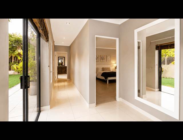 4 BEDROOM FREESTANDING TO LET IN FLAMINGO VLEI