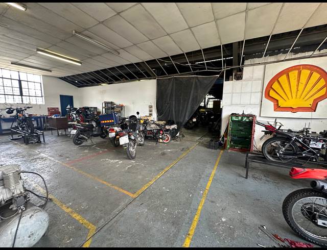 400M² WAREHOUSE TO LET IN MANUFACTA
