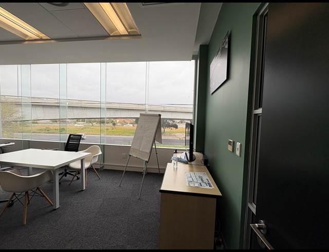 3,200M² OFFICE TO LET IN PAARDEN EILAND