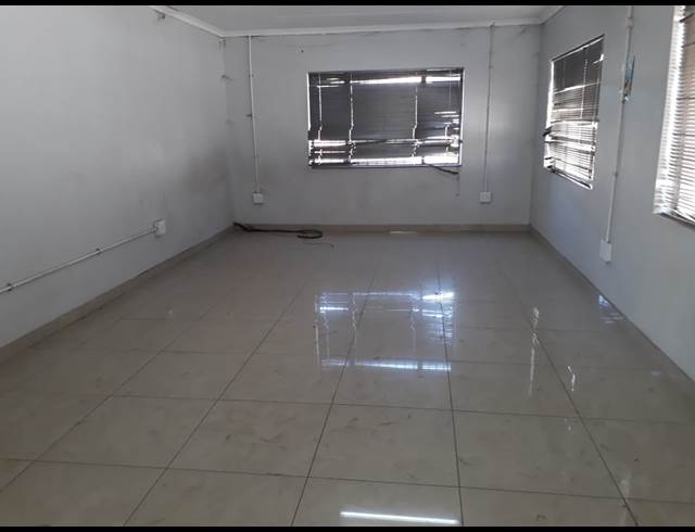 300M² WAREHOUSE TO LET IN DUNCANVILLE