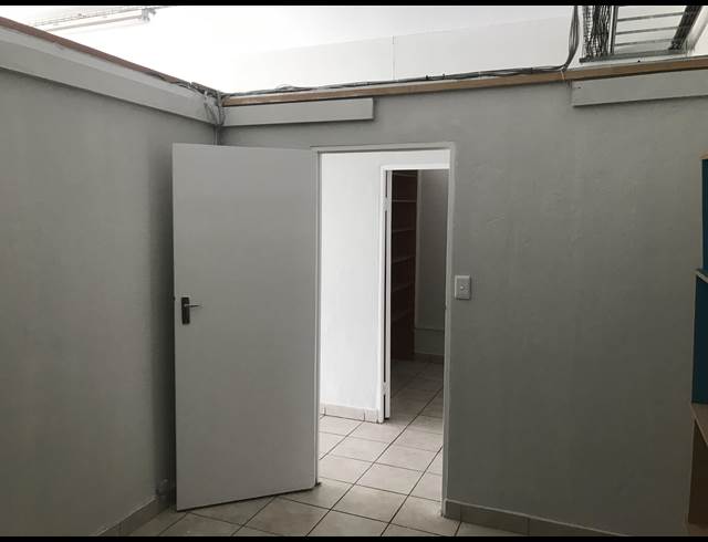 112M² RETAIL TO LET IN LASER PARK