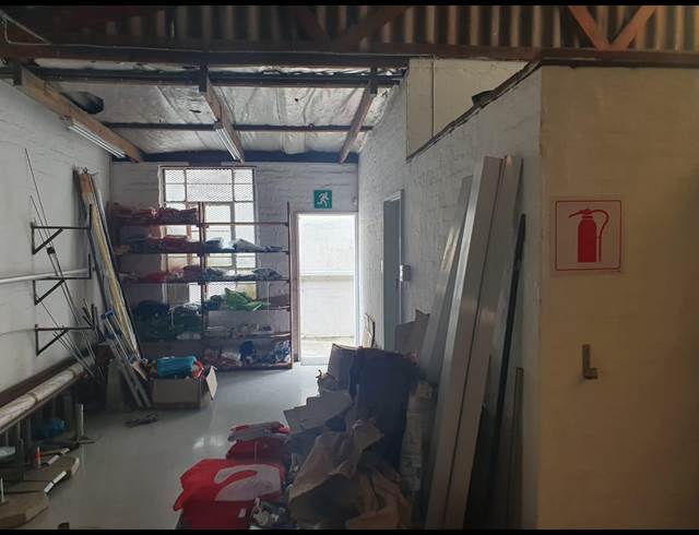120M² WAREHOUSE TO LET IN NEW GERMANY