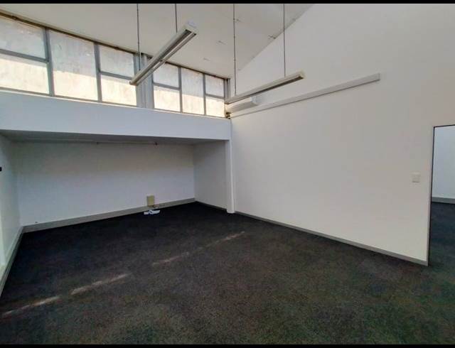 153M² OFFICE TO LET IN STIKLAND