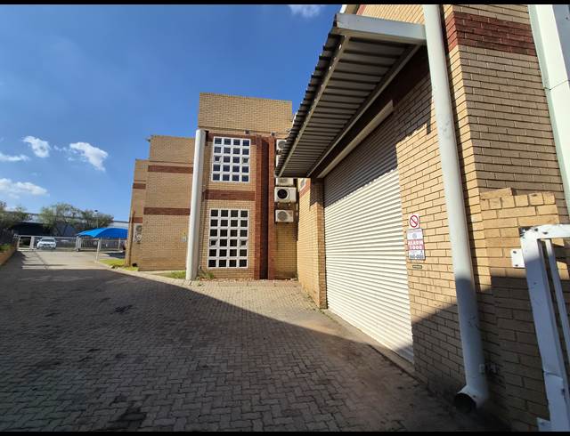 1,016M² WAREHOUSE TO LET IN HALFWAY HOUSE