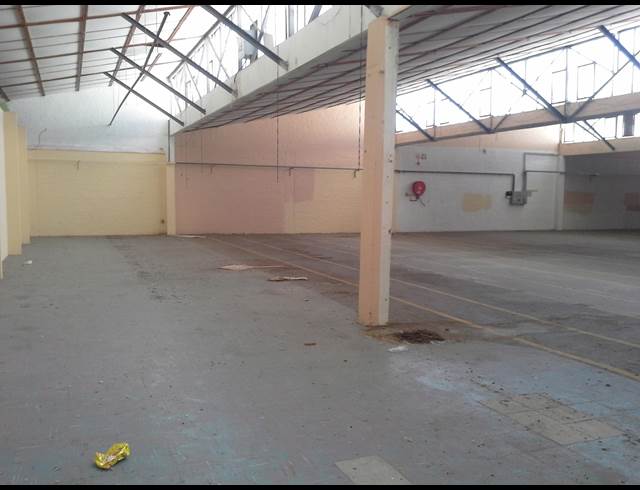 1,156M² FACTORY TO LET IN LANSDOWNE