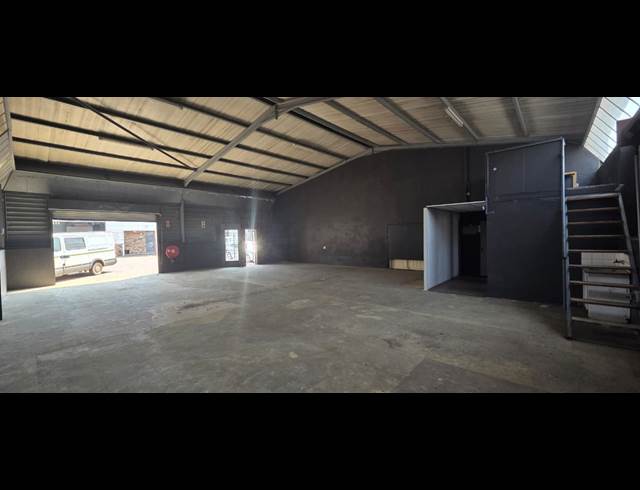 180M² WAREHOUSE TO LET IN VINTONIA