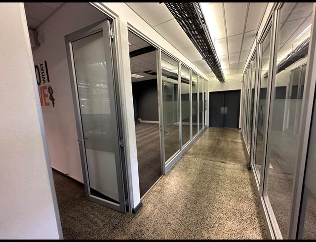 1,000M² OFFICE TO LET IN WOODSTOCK