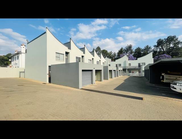 2 BEDROOM TOWNHOUSE RENTED IN HATFIELD
