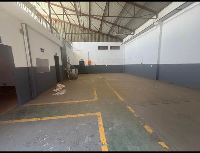 172M² WAREHOUSE TO LET IN STEELEDALE