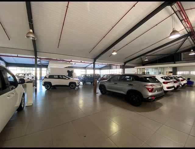 1,903M² SHOWROOM TO LET IN PAARDEN EILAND