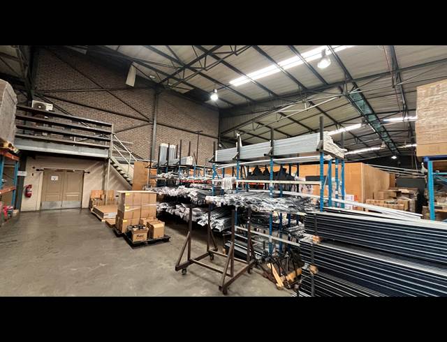 1,535M² WAREHOUSE TO LET IN SPARTAN