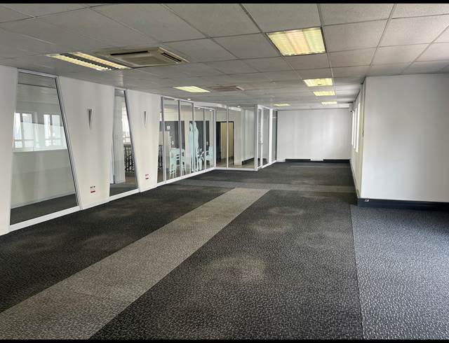 1,224M² OFFICE TO LET IN BRYANSTON