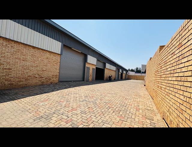250M² WAREHOUSE TO LET IN CHAMDOR