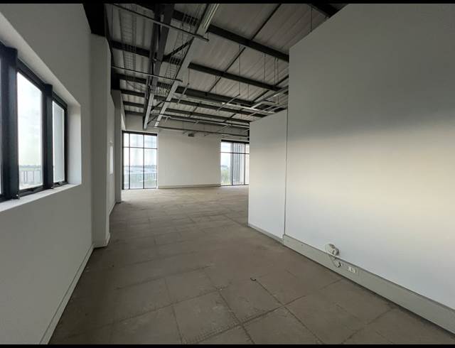 1,100M² WAREHOUSE TO LET IN LOUWLARDIA