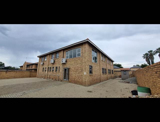 1,800M² OFFICE TO LET IN RANDFONTEIN CENTRAL