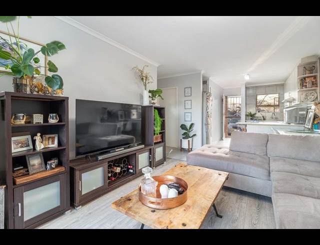 2 BEDROOM PROPERTY TO RENT IN SONSTRAAL HEIGHTS