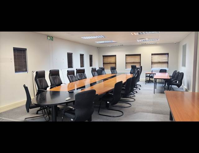245M² OFFICE TO LET IN NELSPRUIT EXT 1