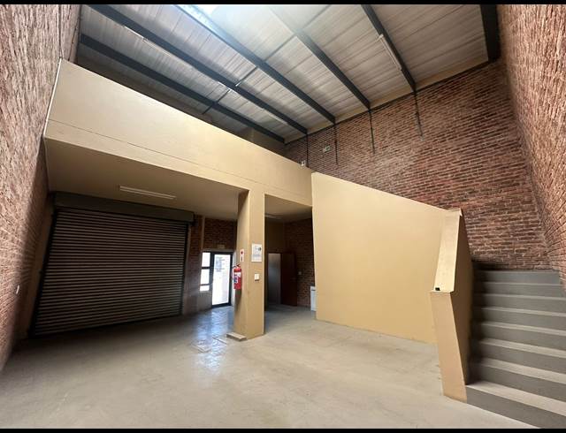 228M² WAREHOUSE TO LET IN CLAYVILLE