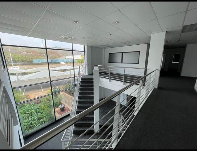 645M² OFFICE TO LET IN SPRINGFIELD PARK