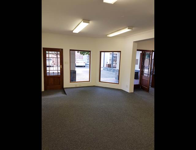 Retail property to rent in WORCESTER CENTRAL