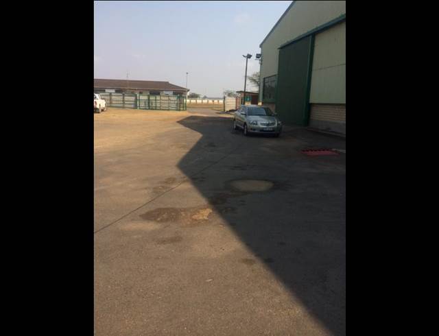 1,402M² WAREHOUSE TO LET IN ALTON