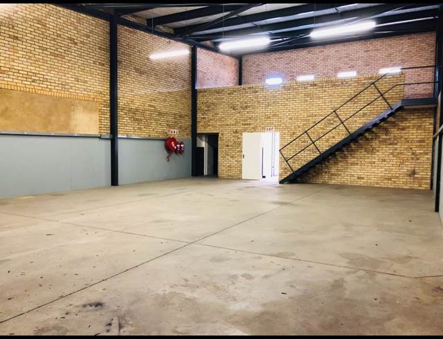250M² WAREHOUSE TO LET IN CHAMDOR