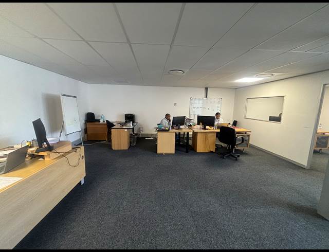 175M² OFFICE TO LET IN BRACKENFELL SOUTH