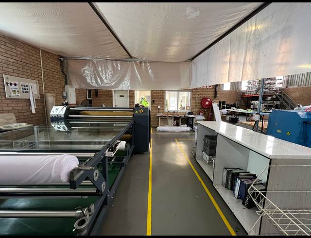 424M² WAREHOUSE TO LET IN LASER PARK