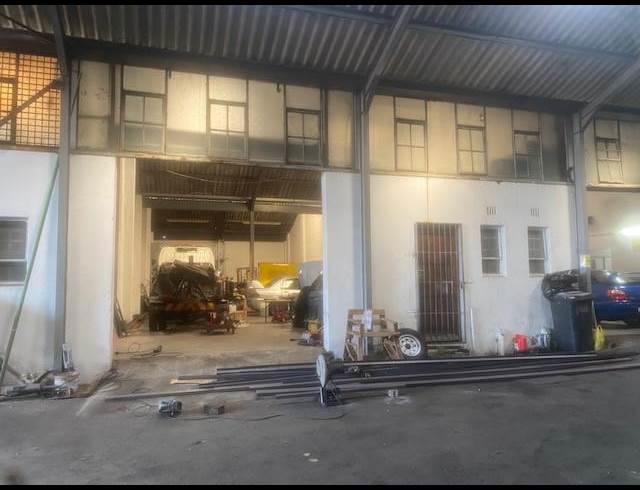 240M² WAREHOUSE TO LET IN LANSDOWNE