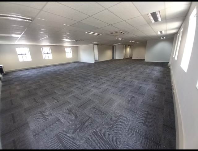 626M² OFFICE TO LET IN BRYANSTON