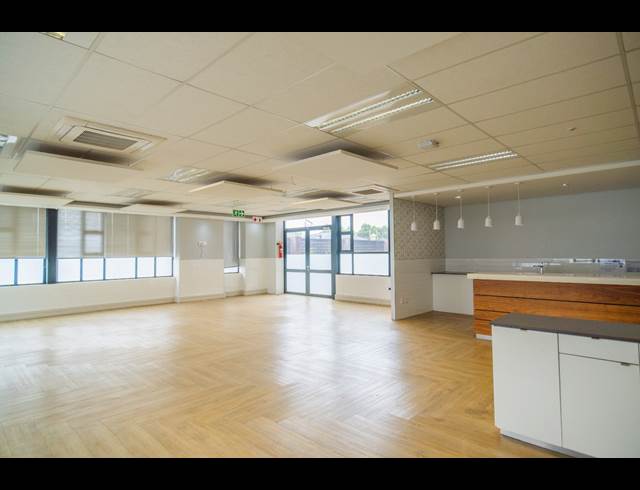 600M² OFFICE TO LET IN PARKHAVEN