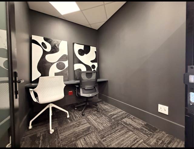 270M² OFFICE TO LET IN GARDENS