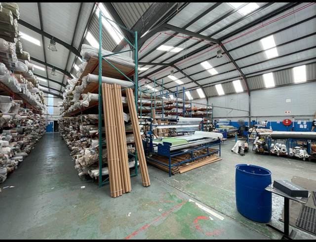1,443M² WAREHOUSE TO LET IN STIKLAND INDUSTRIAL