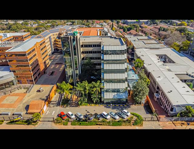 1,100M² OFFICE TO LET IN FERNDALE