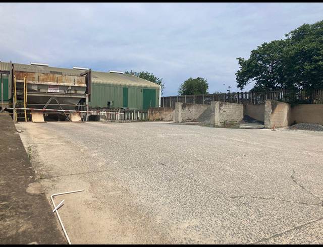 3,350M² INDUSTRIAL YARD TO LET IN SHAKAS ROCK