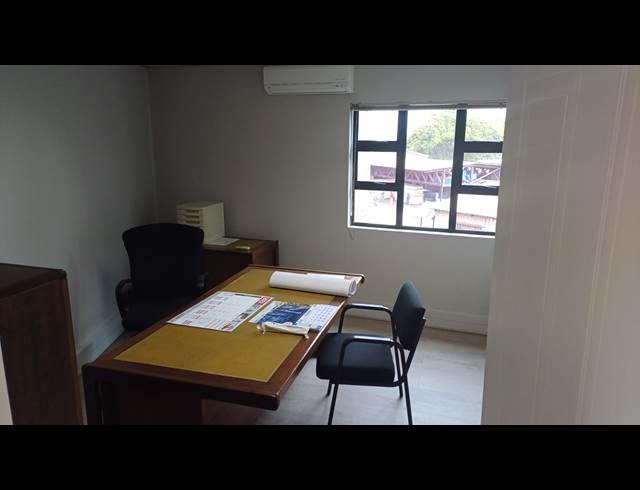 20M² SERVICED OFFICE TO LET IN ROCKY DRIFT